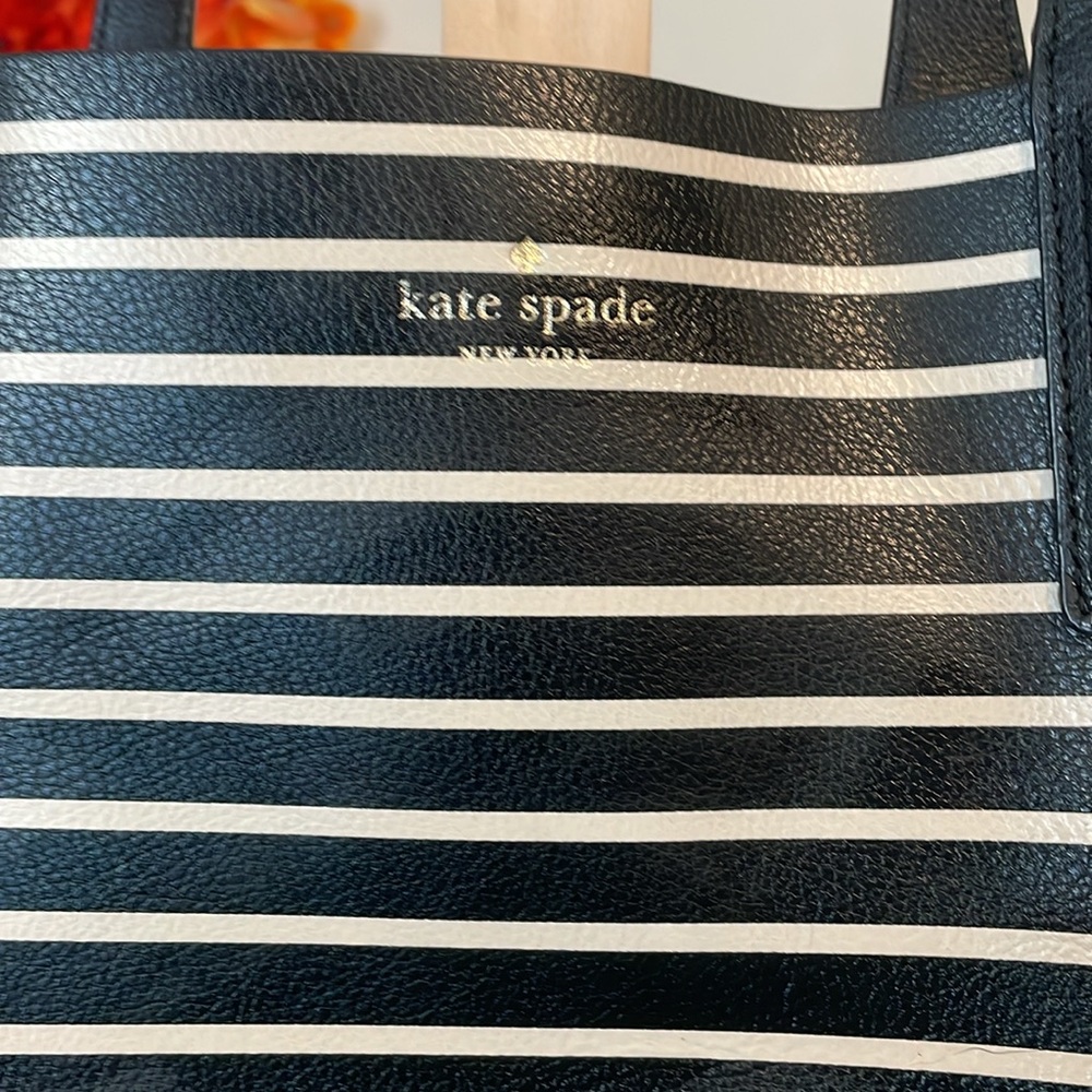Kate Spade Arch Lauren Stripe Reversible
Tote In Black & Cream and Black. - Picture 10 of 15